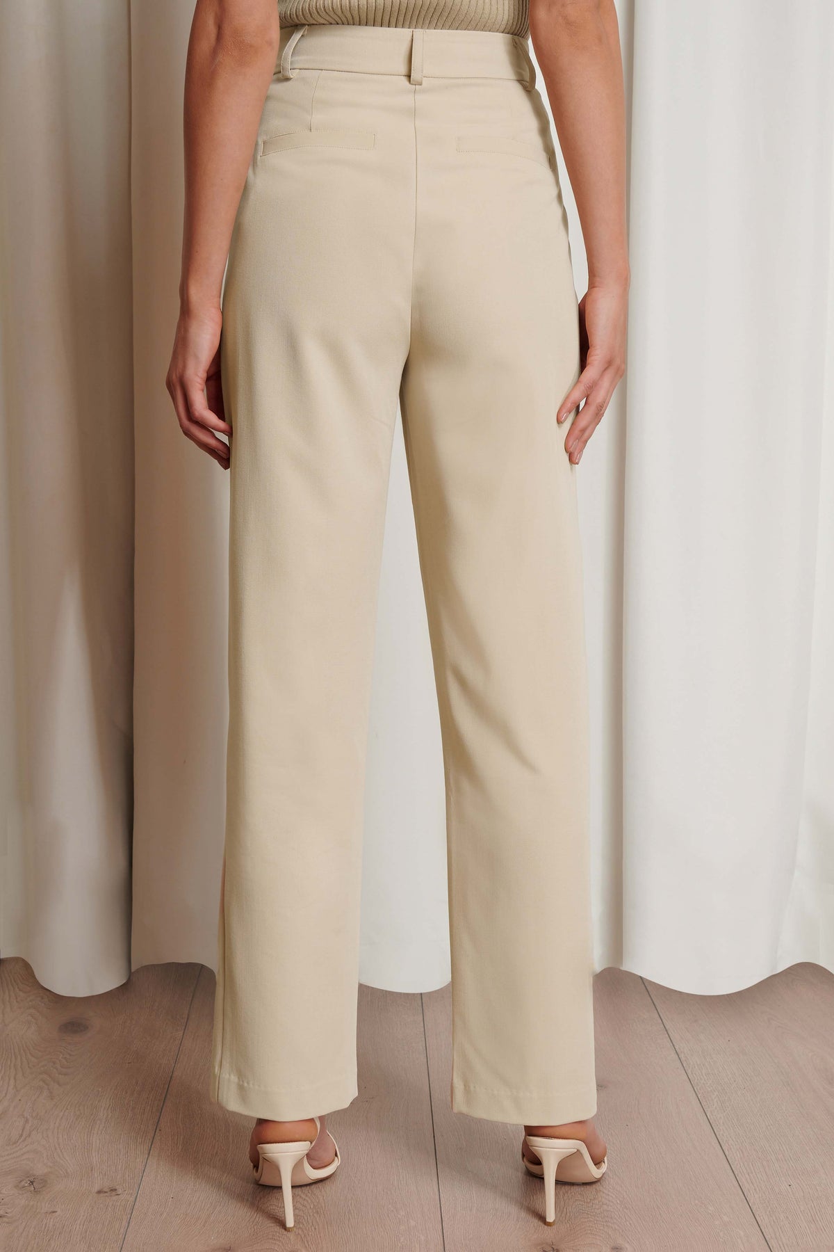 Oversized Suit Pants - Beige - Emma Ellingsen - Bukser & Shorts - VILLOID.no